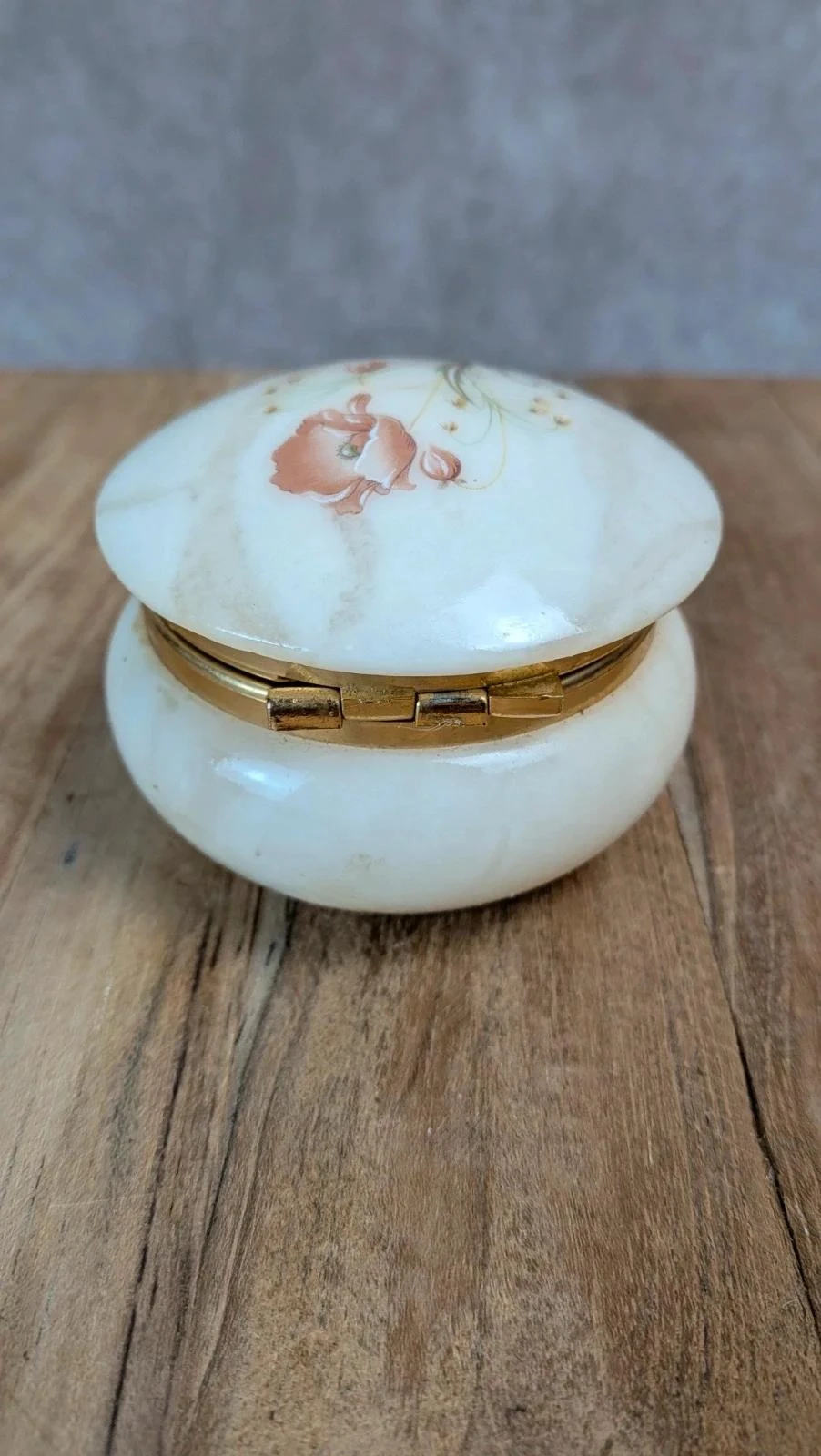 Kleine vintage alabaster sieradendoos met bloemmotief – photo 5